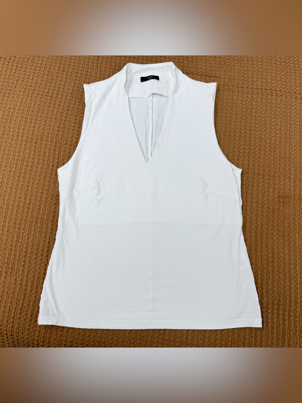 Ruti The Sculpted Tank Size 3 Women's White Sleeveless V-Neck Tank Top Shirt EUC